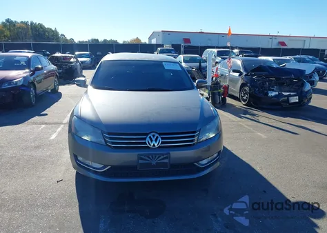 2015 Volkswagen Passat 1.8T Limited Edition z USA, uszkodzony, nr VIN 1VWAT7A31FC117040